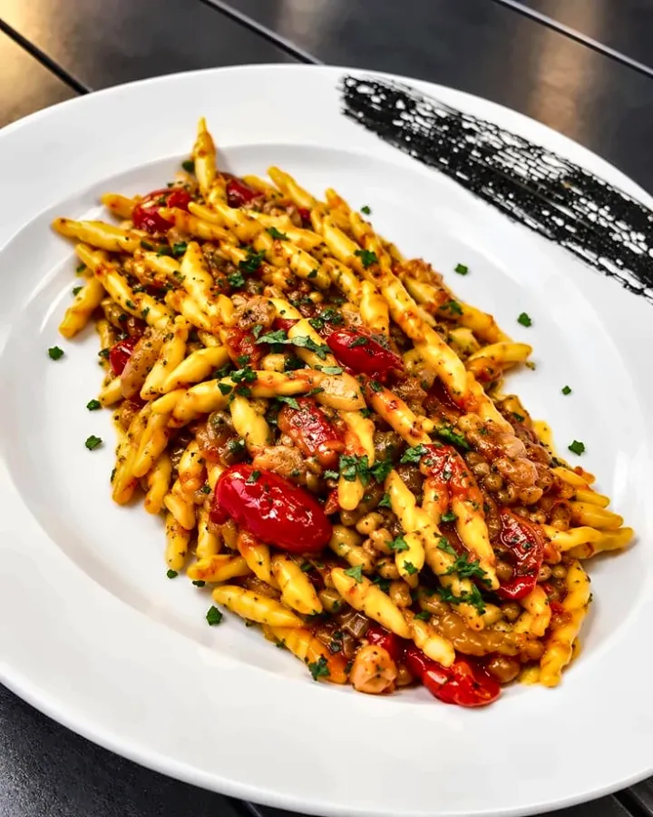 Primo del mese: Strozzapreti al ragù di calamaro